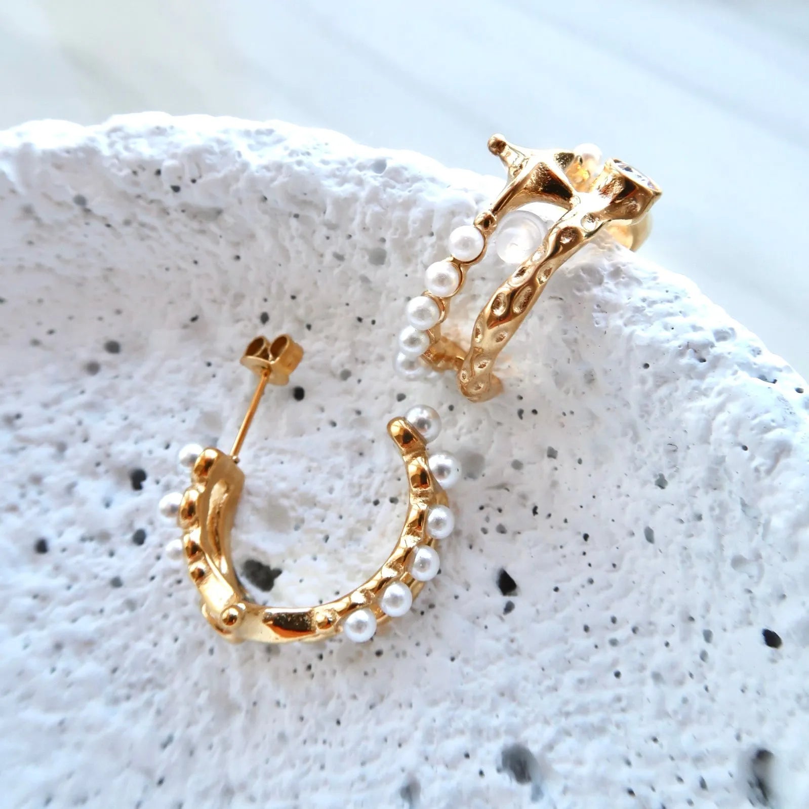 18k Gold Plated Pearl Crown Hoops - Flowy Mind