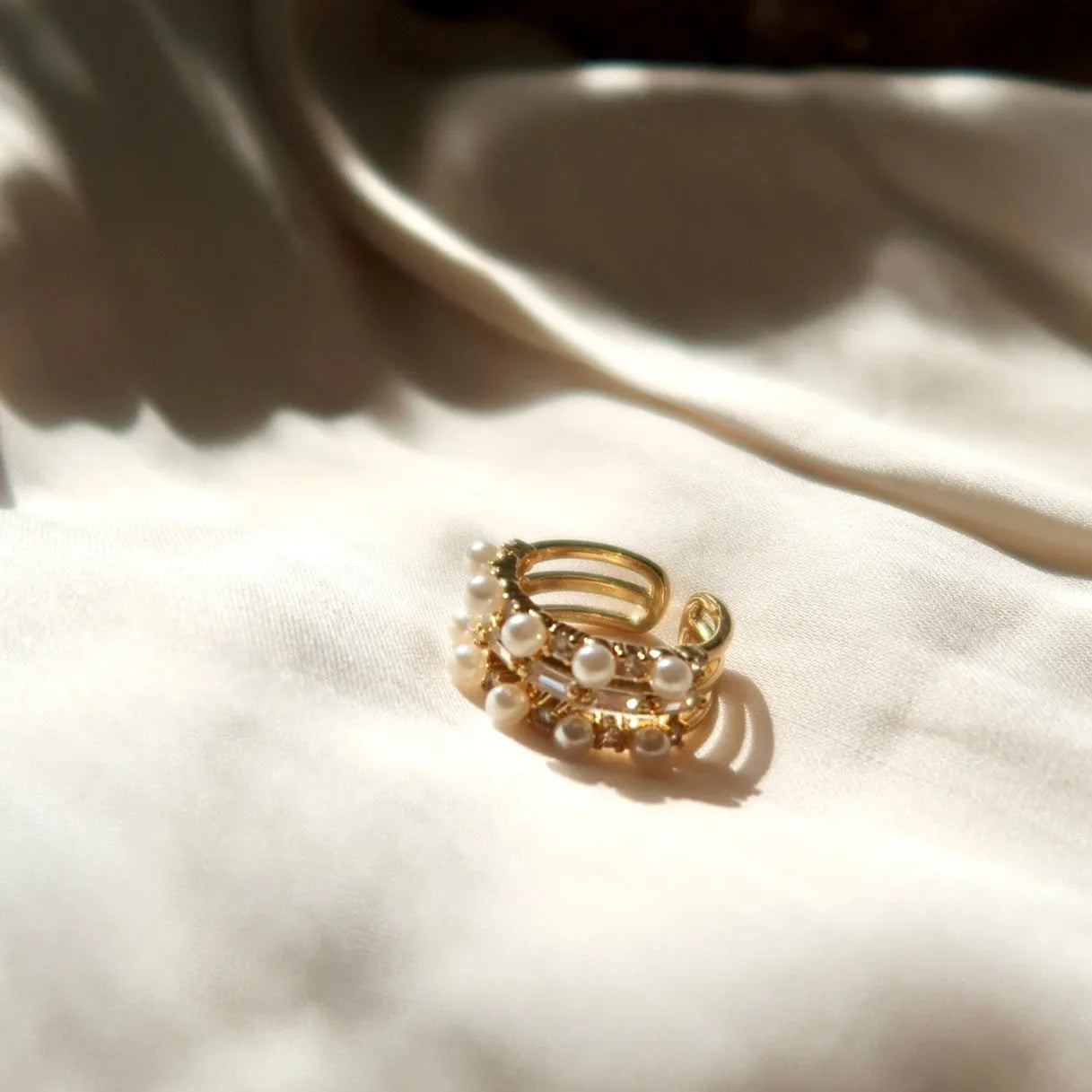 gold band ring