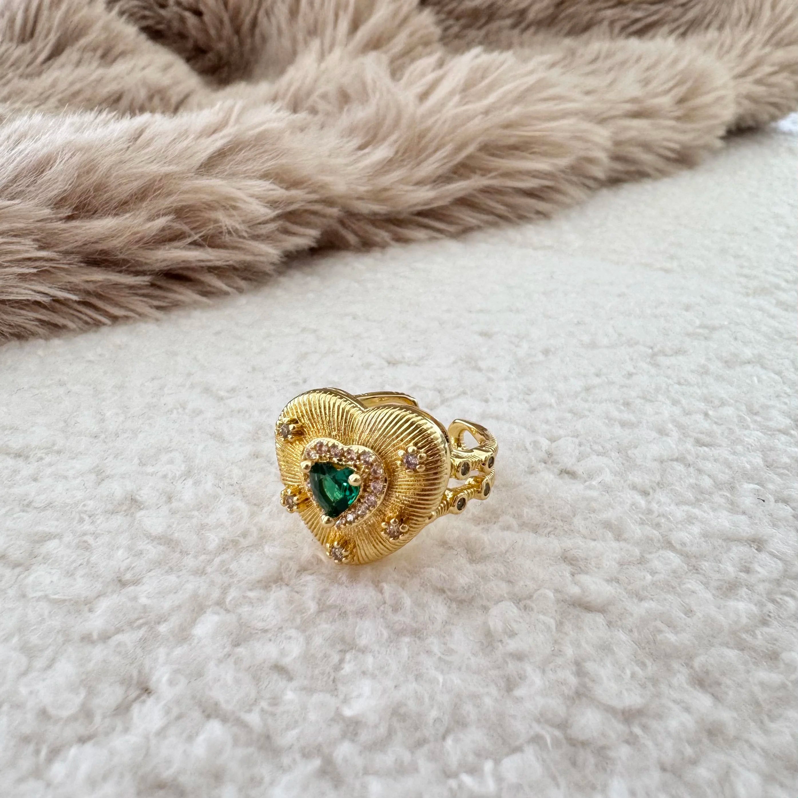 Emerald Heart Statement Ring - Flowy Mind