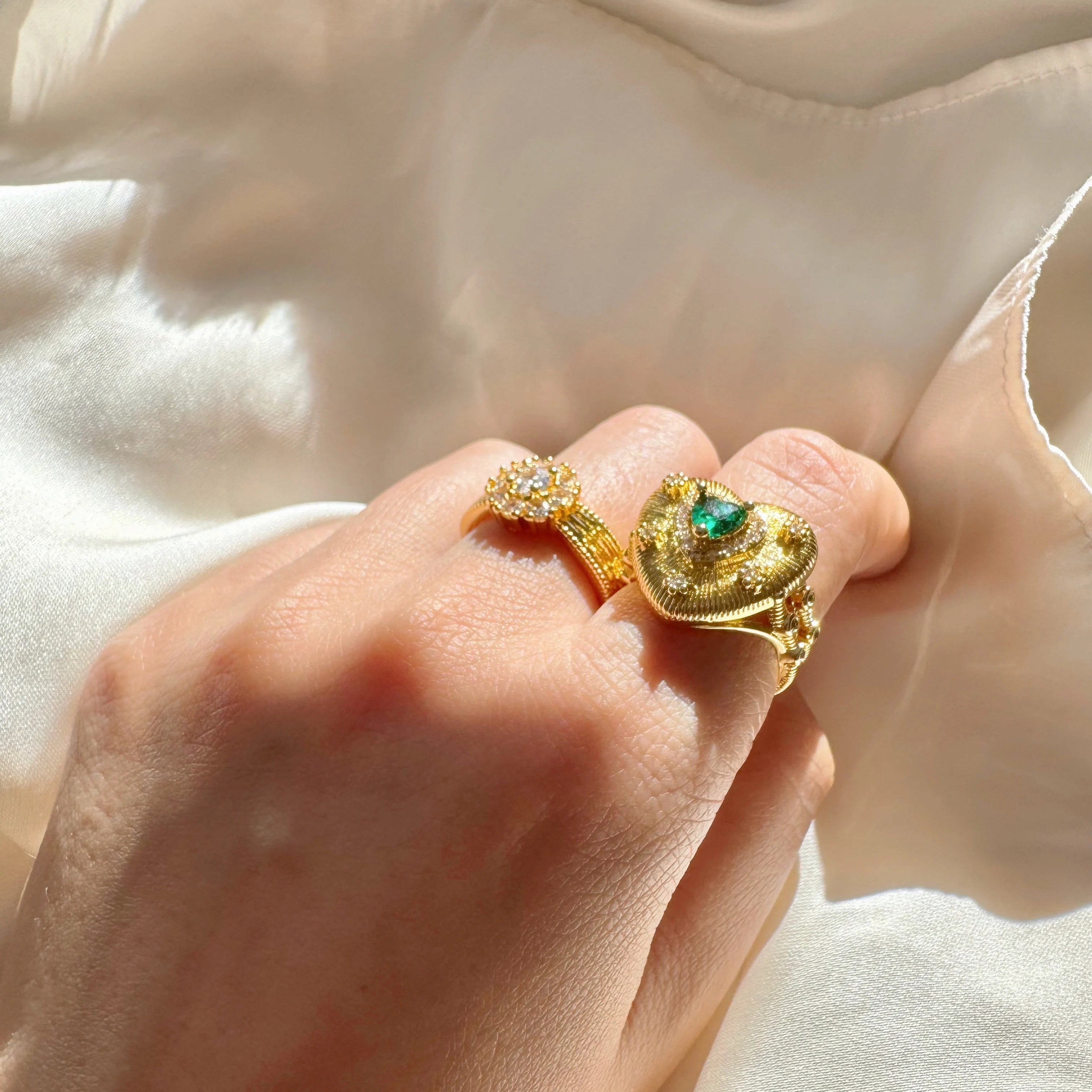 Emerald Heart Statement Ring - Flowy Mind